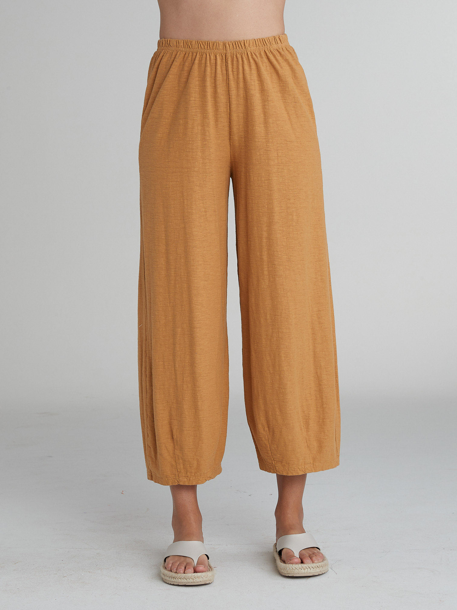 Cropped Pant w/ Darts